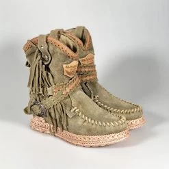 Mollyshoe Vintage Tassel Stone-Washed Boots