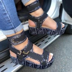 Mollyshoe Pattern Graffiti Trend Fashion Sandals