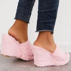 Mollyshoe Round Toe Fluffy Wedge Slippers