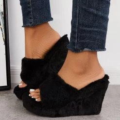 Mollyshoe Round Toe Fluffy Wedge Slippers