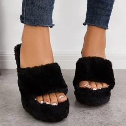 Mollyshoe Round Toe Fluffy Wedge Slippers