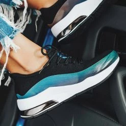 Mollyshoe Contrasting Color Round Toe Shiny Upper Sneakers