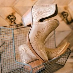 Mollyshoe Women's Western Distressed Leather Boots